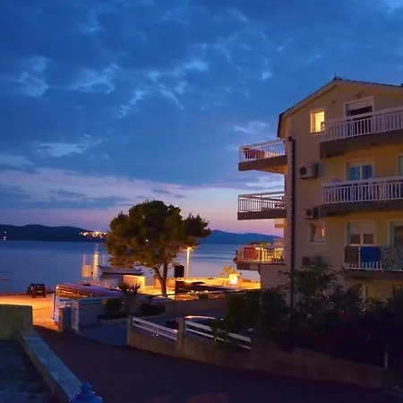 In With Sea View, Balcony, Air Conditioning, Wi-fi Apartment Trogir