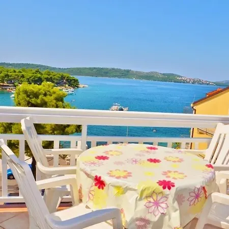 Apartment In With Sea View, Balcony, Air Conditioning, Wi-fi