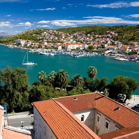 Apartment In With Sea View, Balcony, Air Conditioning, Wi-fi Trogir