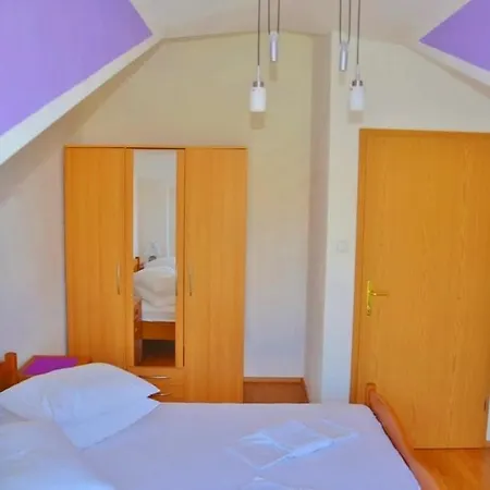 Apartment In With Sea View, Balcony, Air Conditioning, Wi-fi Trogir